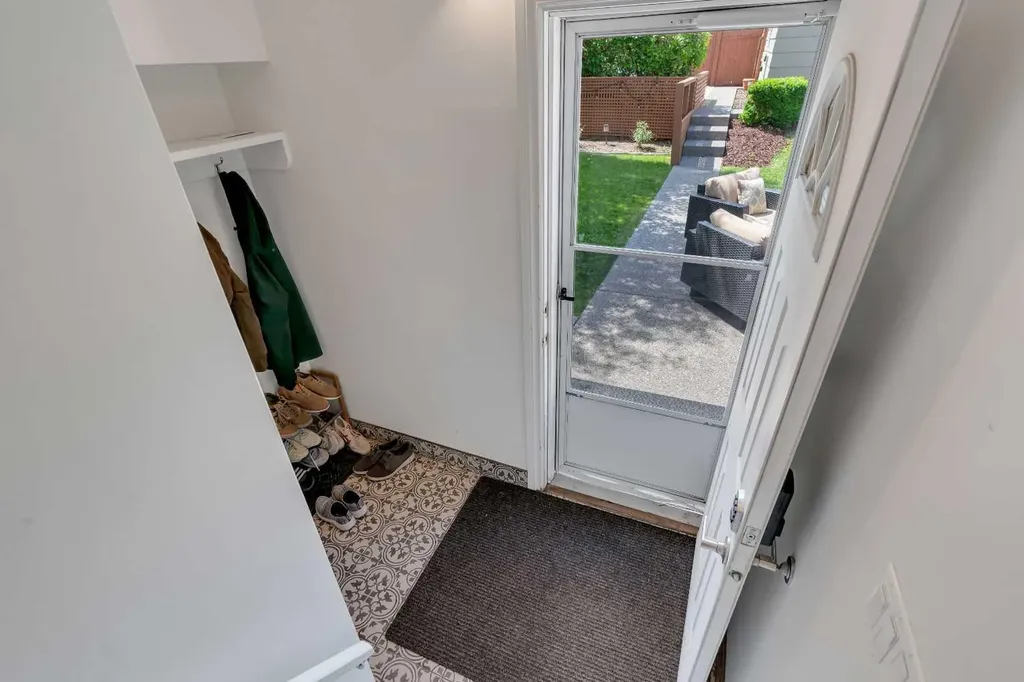 10219 7 Street SW Calgary AB T2W 0G2