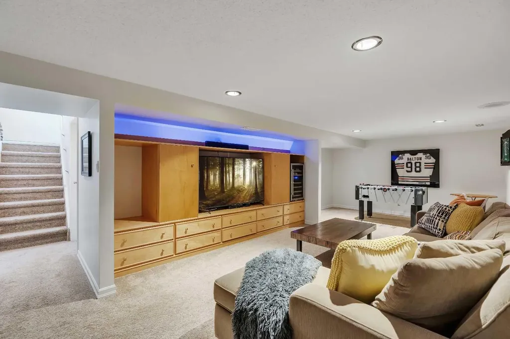 10219 7 Street SW Calgary AB T2W 0G2