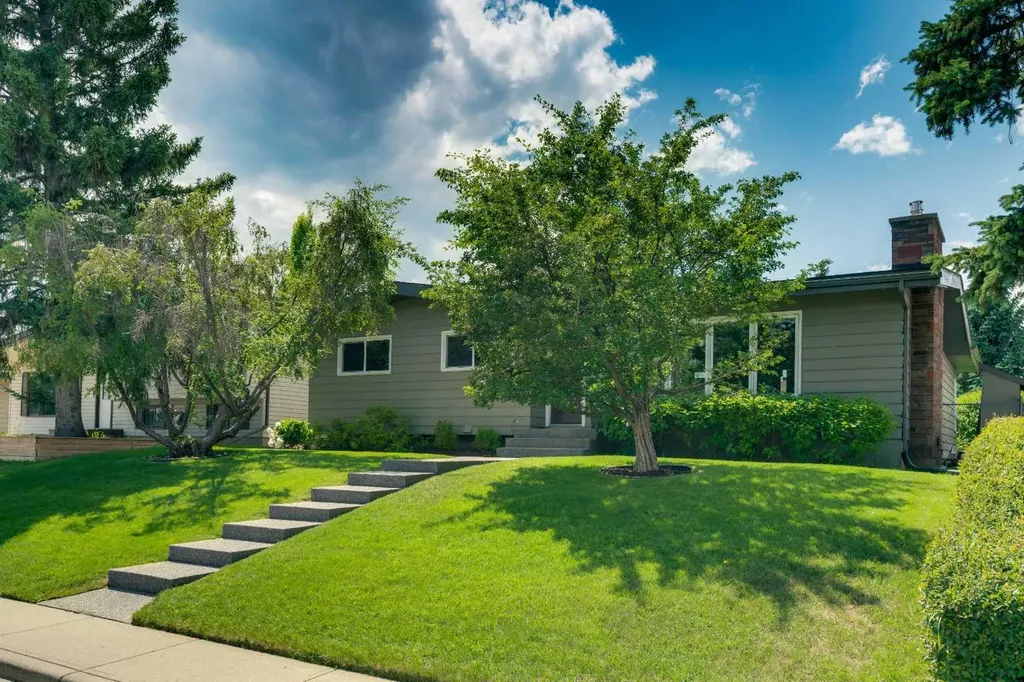 10219 7 Street SW Calgary AB T2W 0G2