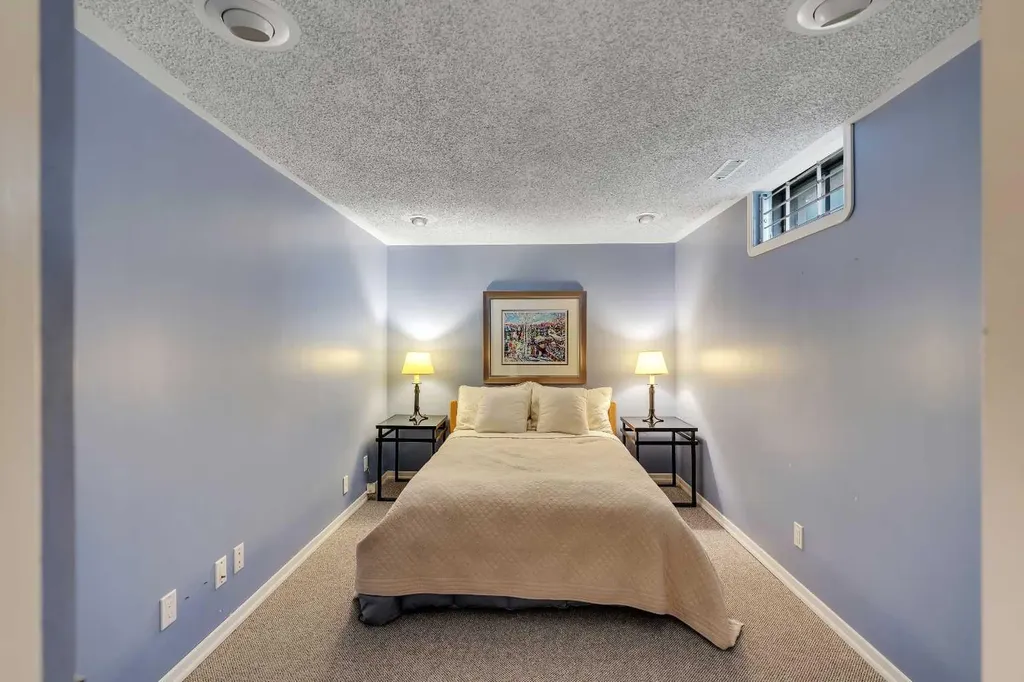 10219 7 Street SW Calgary AB T2W 0G2