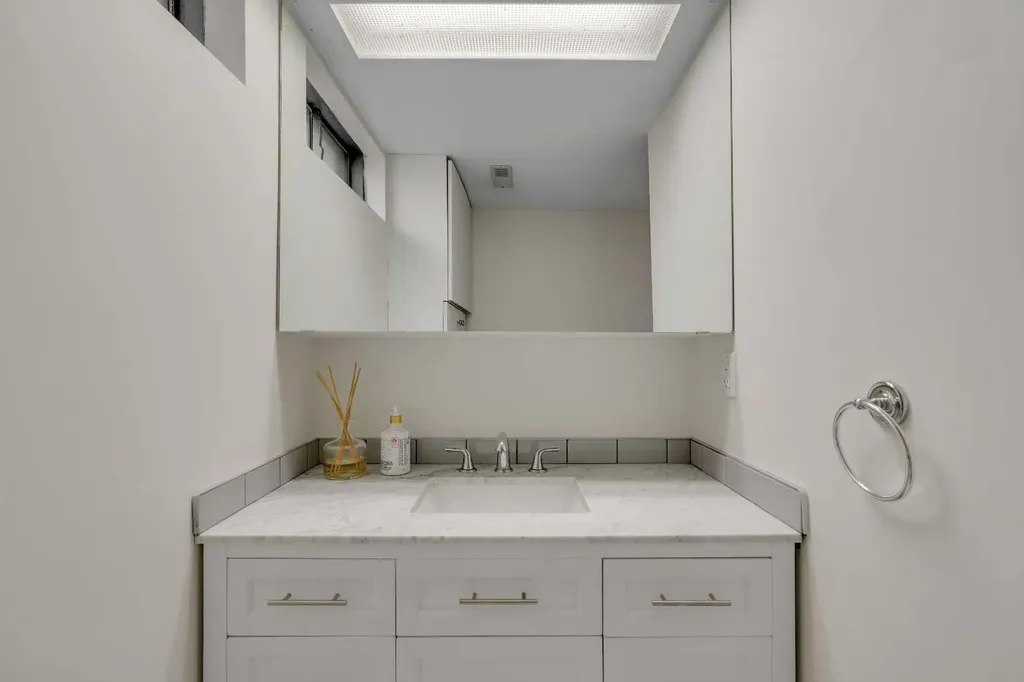10219 7 Street SW Calgary AB T2W 0G2