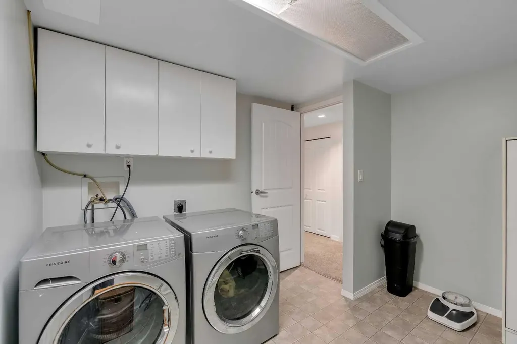 10219 7 Street SW Calgary AB T2W 0G2