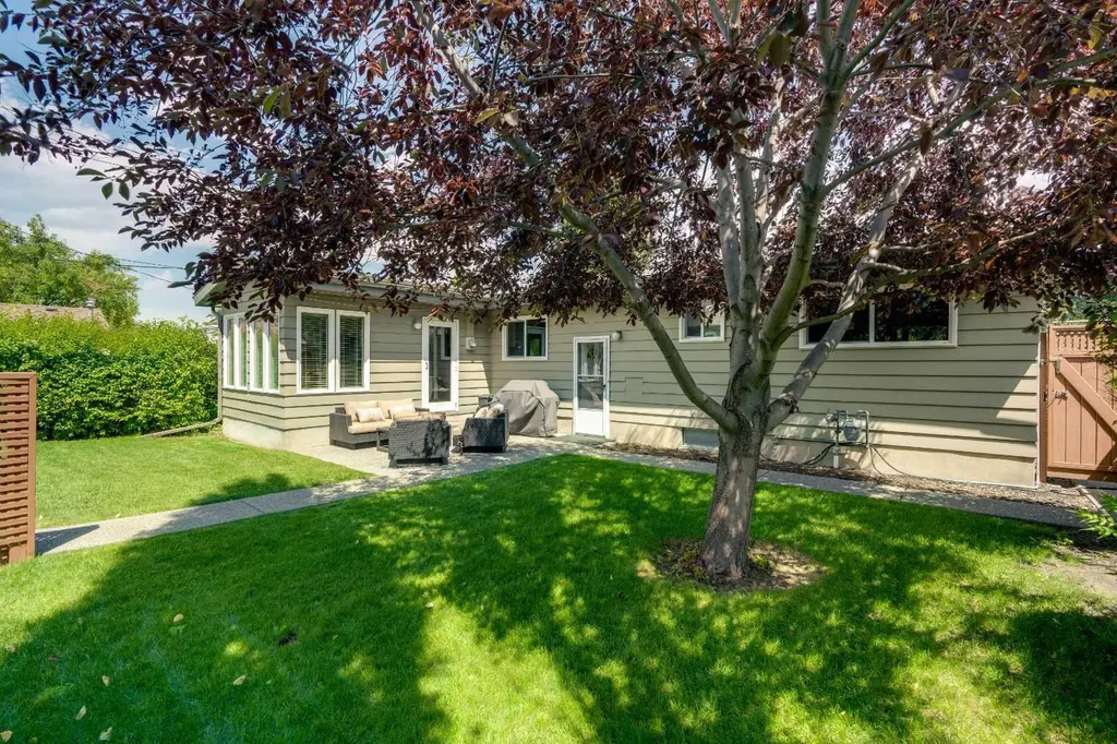 10219 7 Street SW Calgary AB T2W 0G2