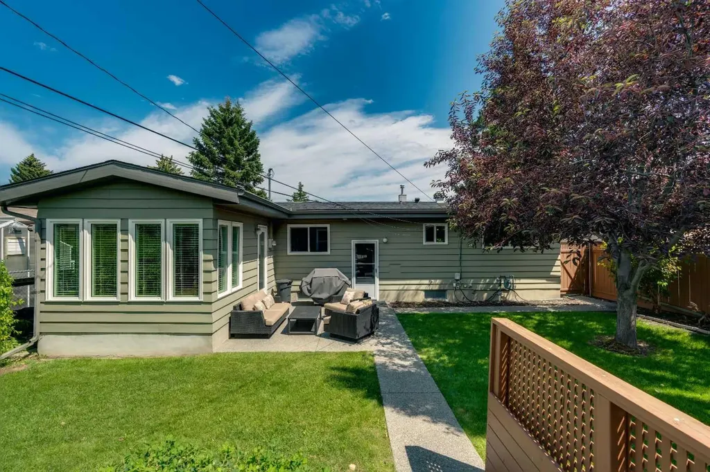 10219 7 Street SW Calgary AB T2W 0G2