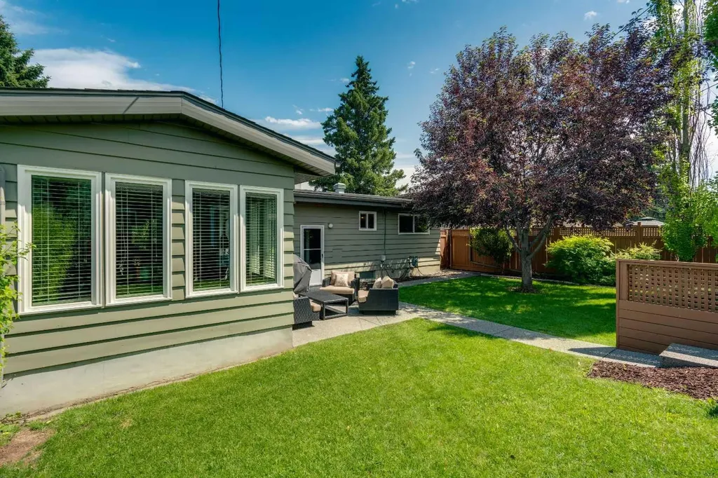 10219 7 Street SW Calgary AB T2W 0G2