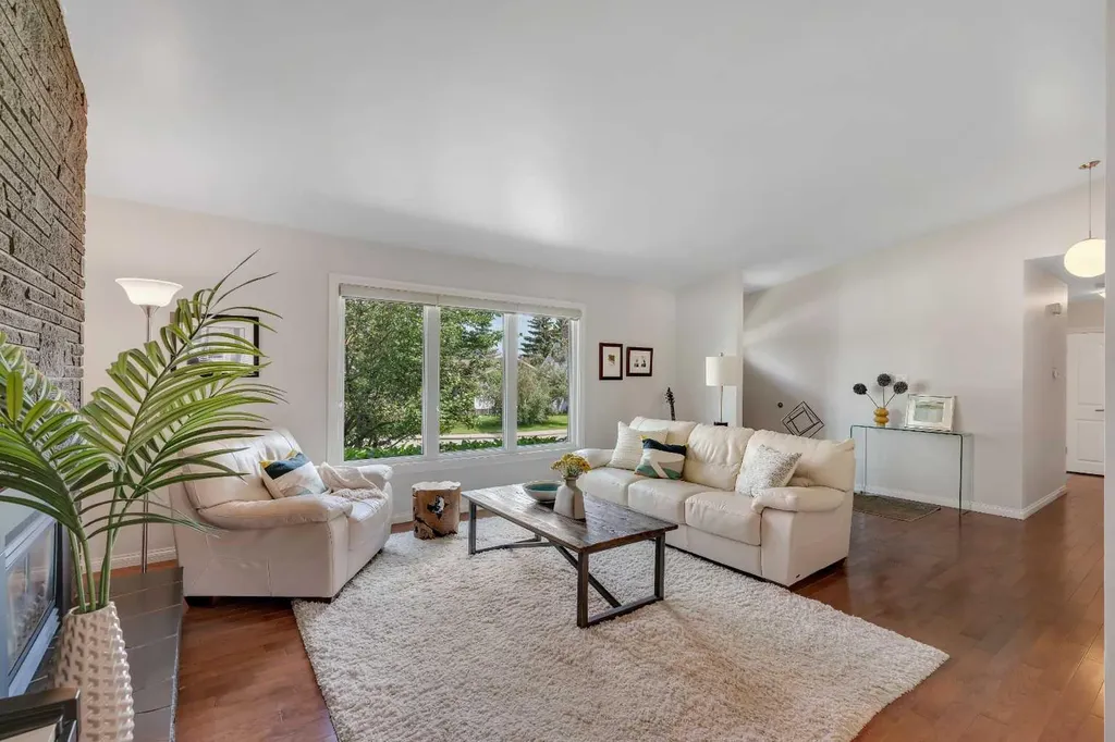 10219 7 Street SW Calgary AB T2W 0G2