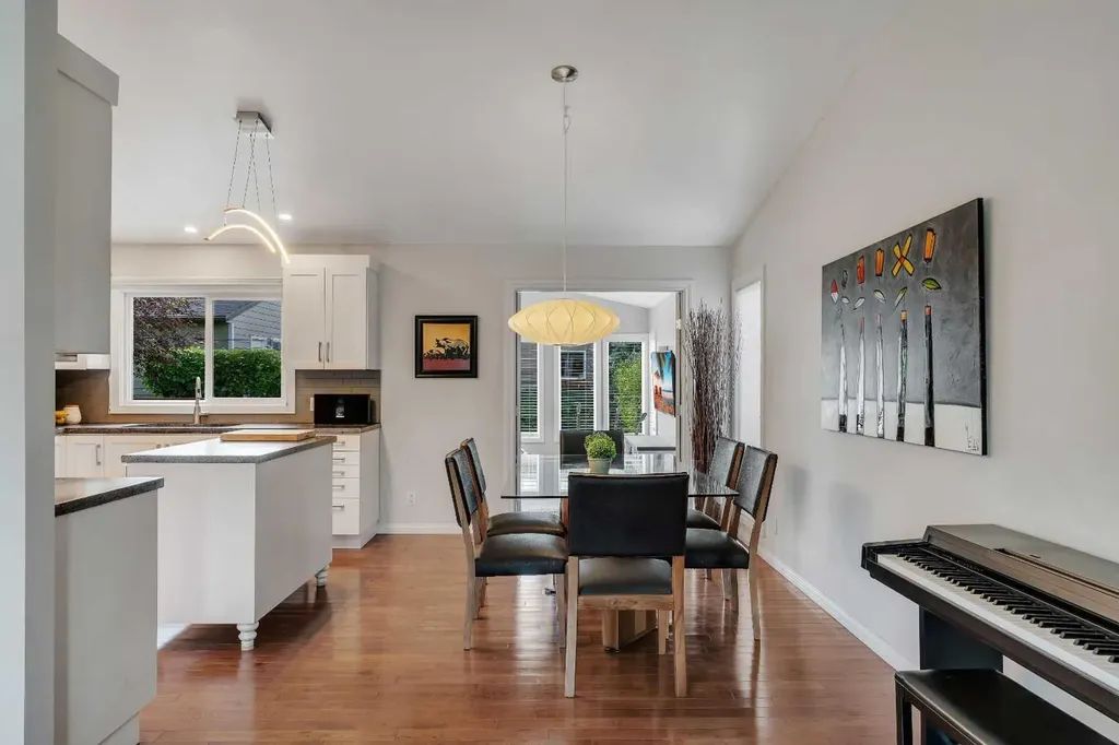 10219 7 Street SW Calgary AB T2W 0G2
