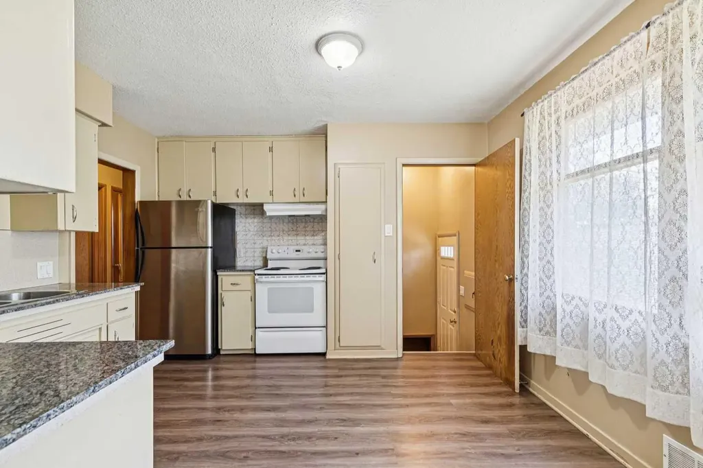 3103 13 Avenue SW Calgary AB T3C 0V3