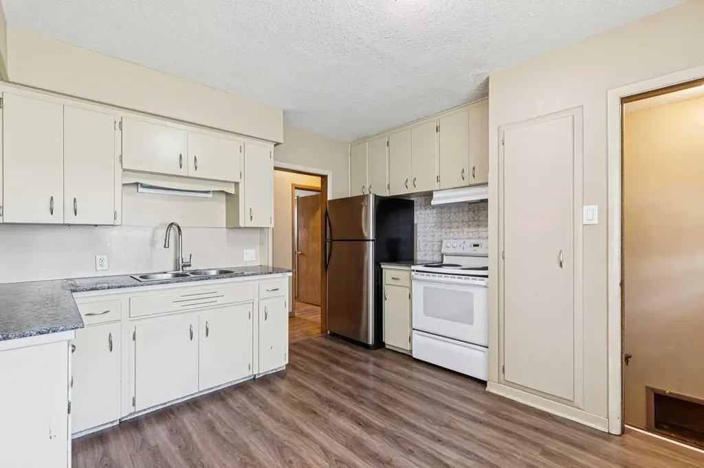3103 13 Avenue SW Calgary AB T3C 0V3