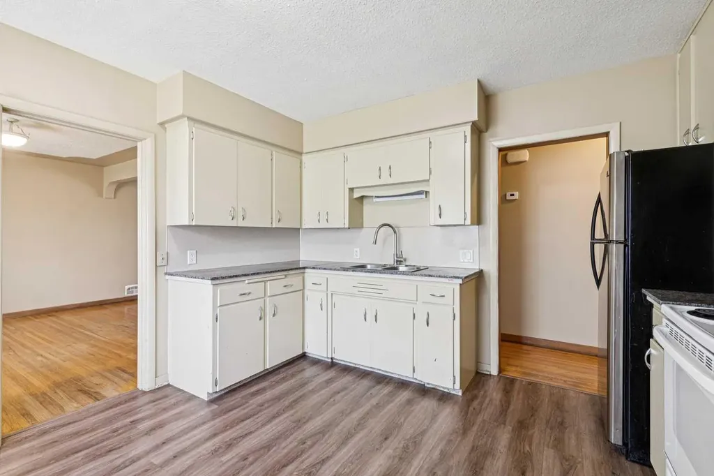 3103 13 Avenue SW Calgary AB T3C 0V3