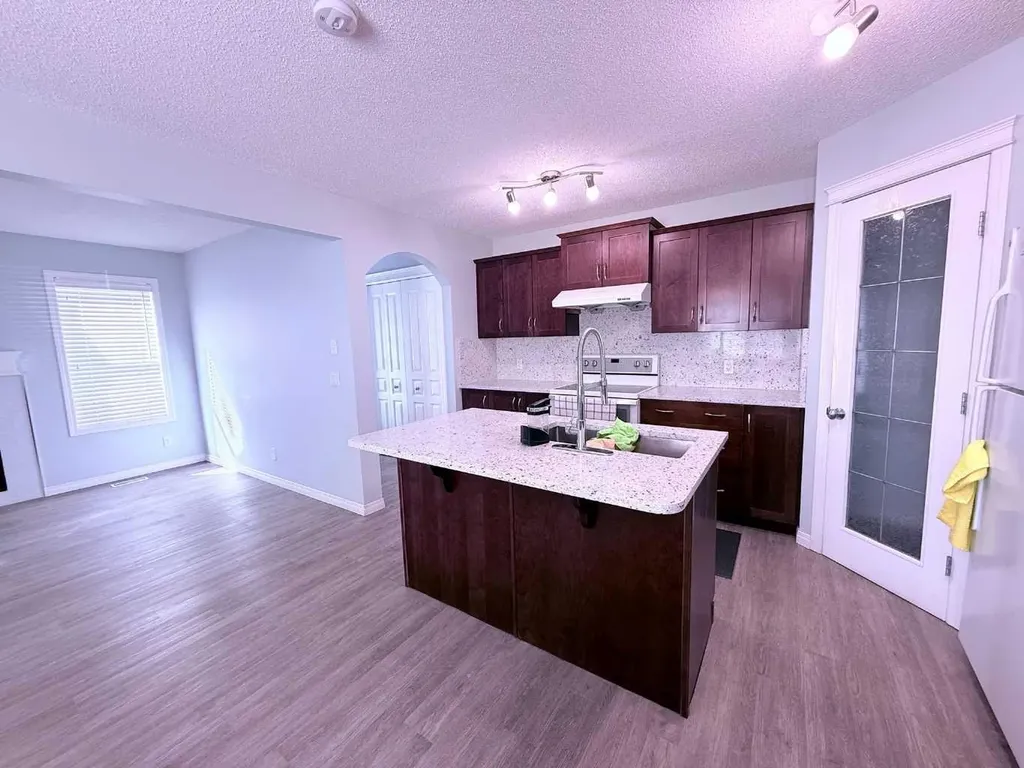960 Taradale Drive Calgary AB T3J 0E7