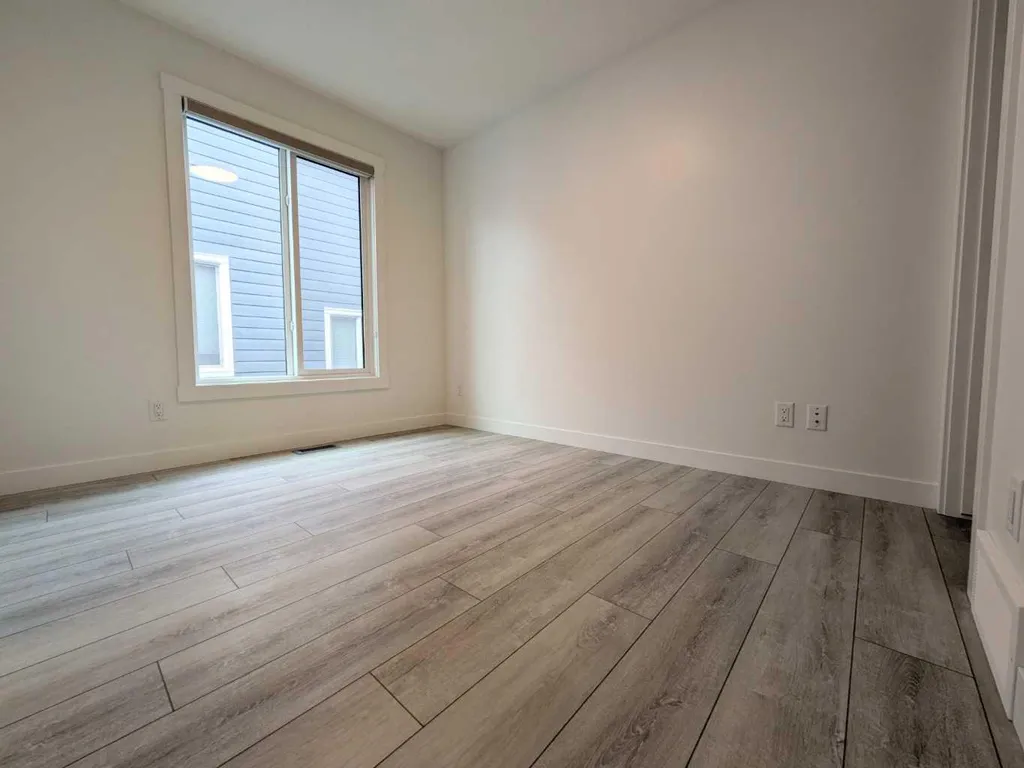 380 Seton Villas SE Calgary AB T3M 3T8
