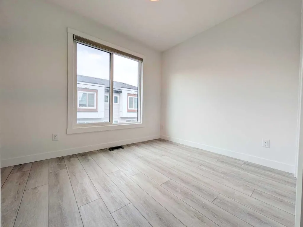 380 Seton Villas SE Calgary AB T3M 3T8
