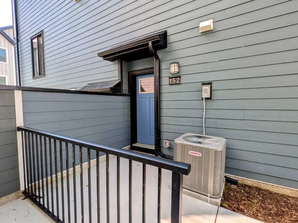 380 Seton Villas SE Calgary AB T3M 3T8