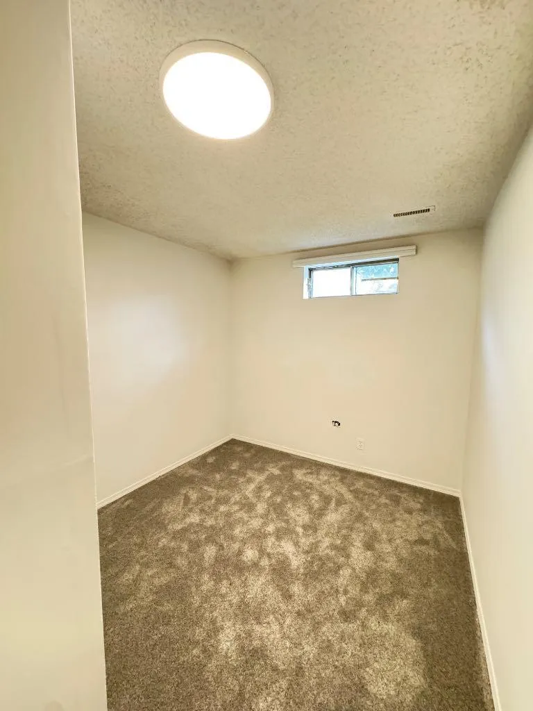 6879 Rundlehorn Drive NE Calgary AB T1Y 4P2