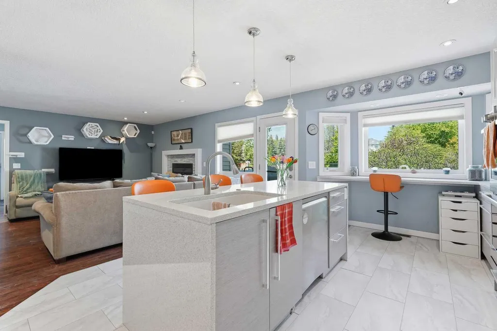 804 Downey Place Okotoks AB T1S 1H6