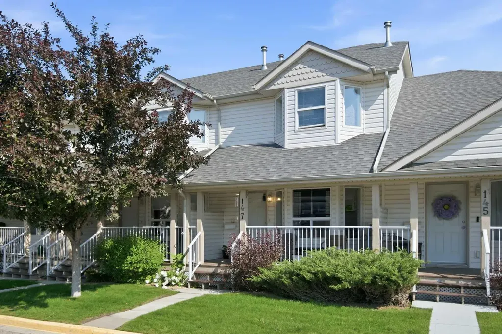 33 Donlevy Avenue Red Deer AB T4R 3B6