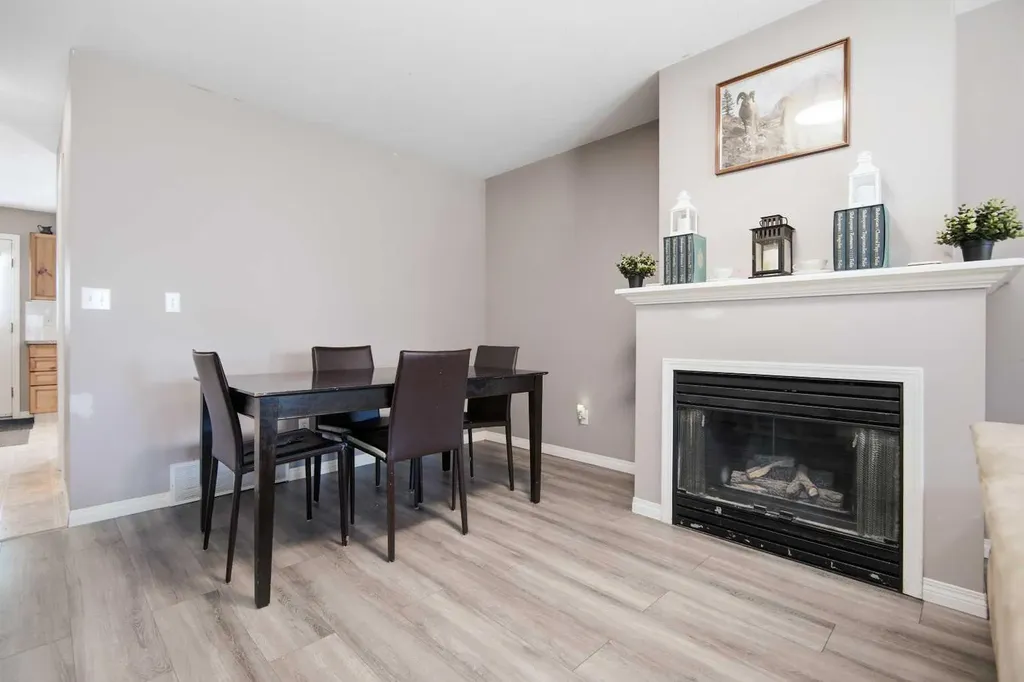 33 Donlevy Avenue Red Deer AB T4R 3B6