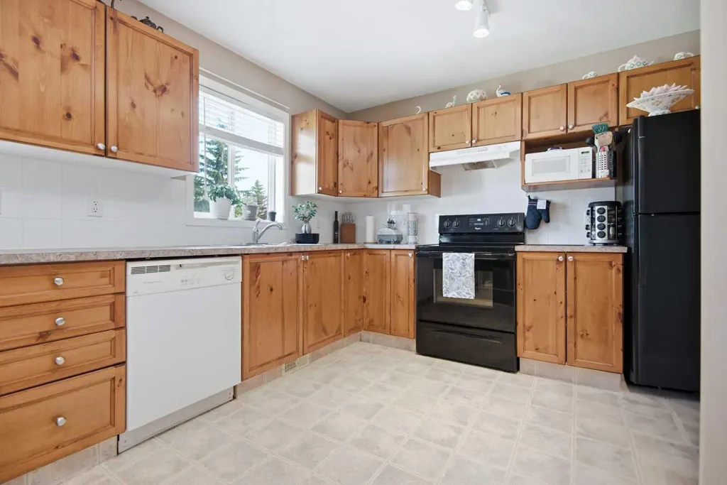 33 Donlevy Avenue Red Deer AB T4R 3B6