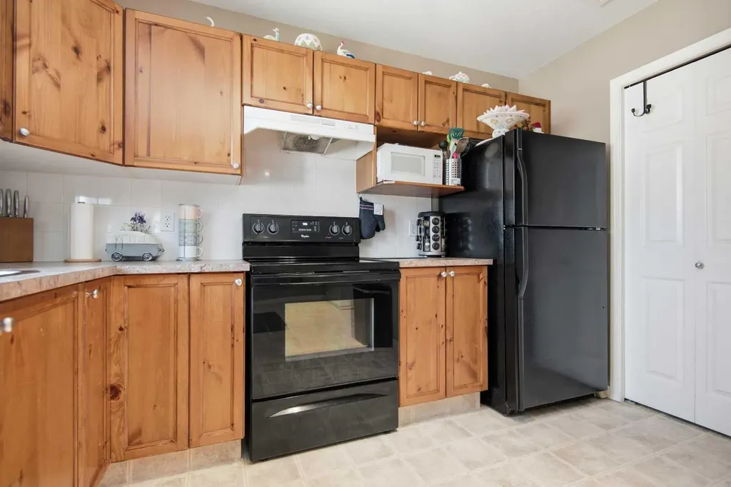 33 Donlevy Avenue Red Deer AB T4R 3B6