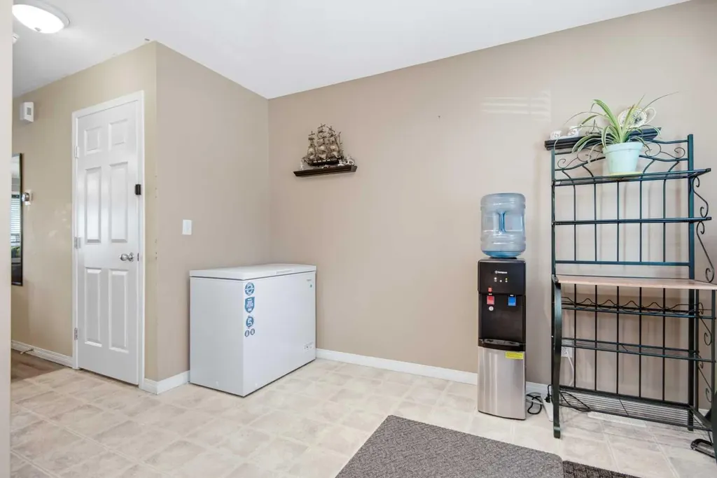 33 Donlevy Avenue Red Deer AB T4R 3B6