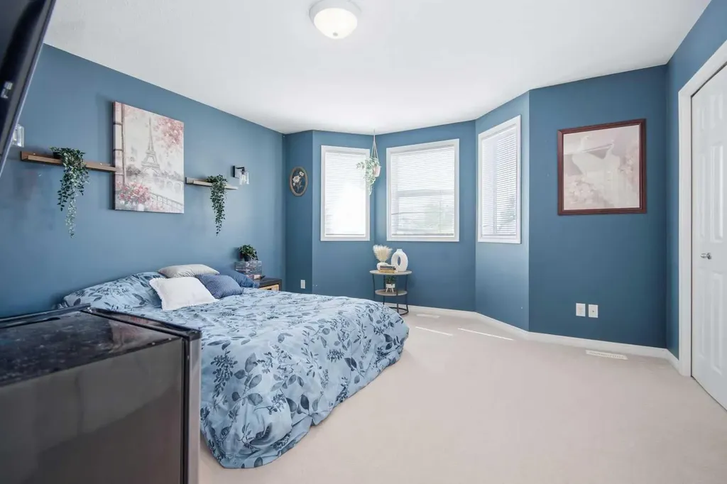 33 Donlevy Avenue Red Deer AB T4R 3B6
