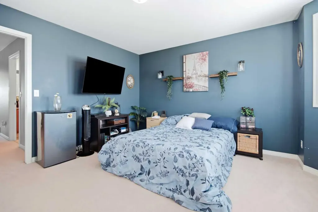 33 Donlevy Avenue Red Deer AB T4R 3B6