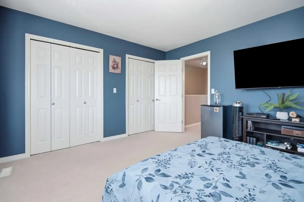 33 Donlevy Avenue Red Deer AB T4R 3B6