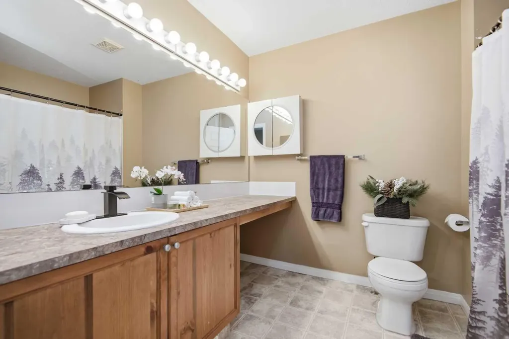 33 Donlevy Avenue Red Deer AB T4R 3B6