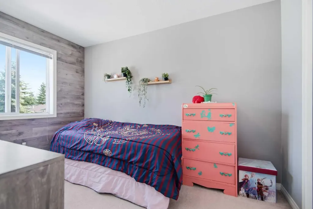 33 Donlevy Avenue Red Deer AB T4R 3B6