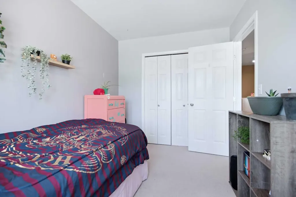 33 Donlevy Avenue Red Deer AB T4R 3B6