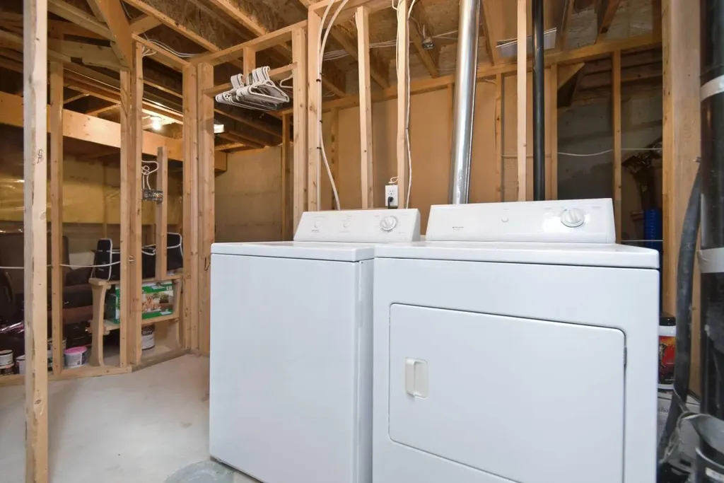 33 Donlevy Avenue Red Deer AB T4R 3B6