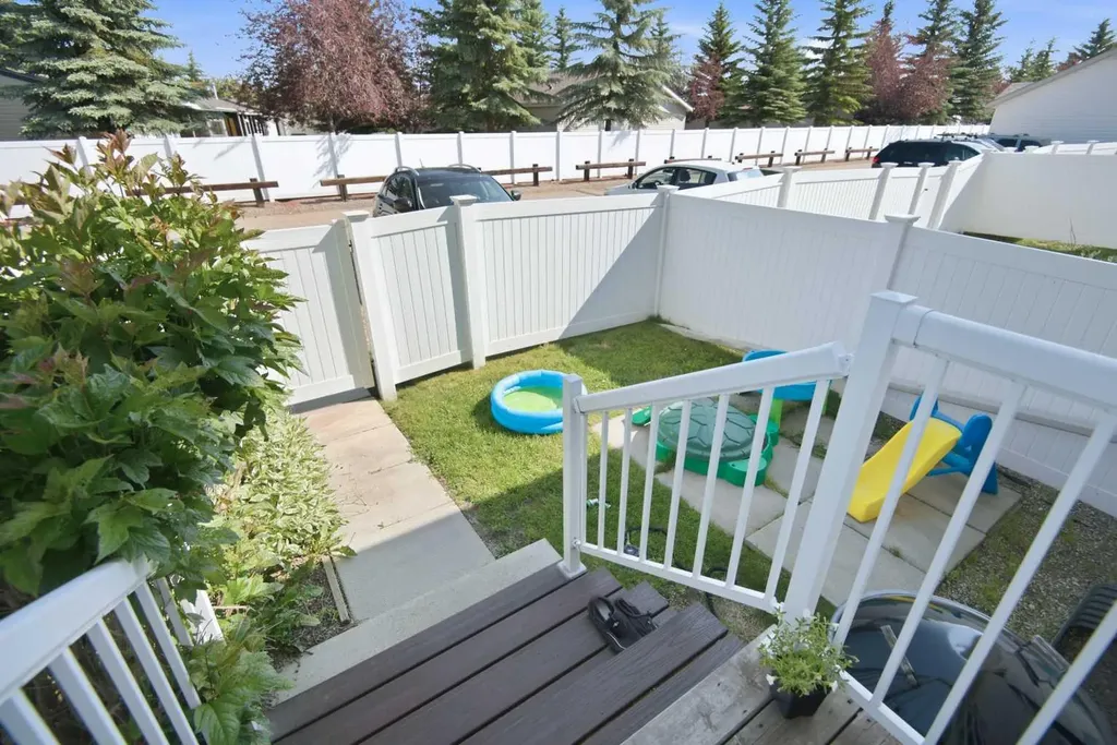 33 Donlevy Avenue Red Deer AB T4R 3B6