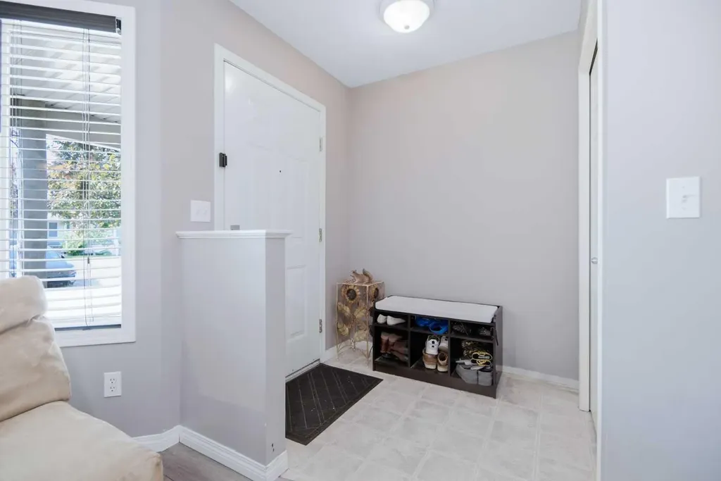 33 Donlevy Avenue Red Deer AB T4R 3B6