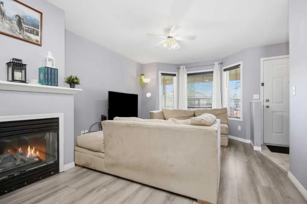 33 Donlevy Avenue Red Deer AB T4R 3B6