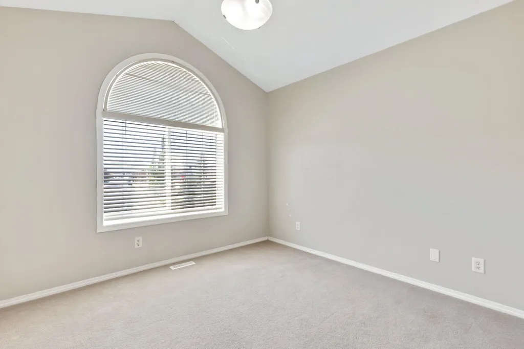 148 Hillcrest Boulevard Strathmore AB T1P 0A3