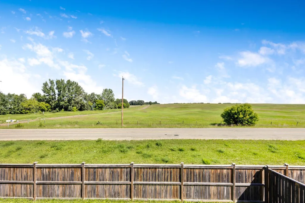 148 Hillcrest Boulevard Strathmore AB T1P 0A3