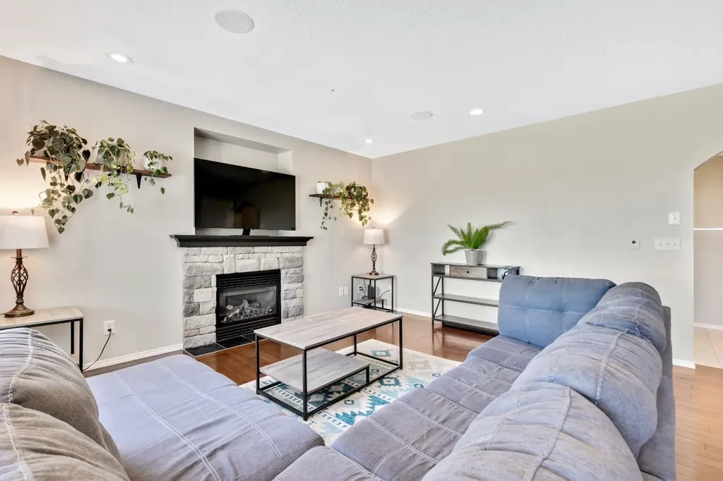 148 Hillcrest Boulevard Strathmore AB T1P 0A3