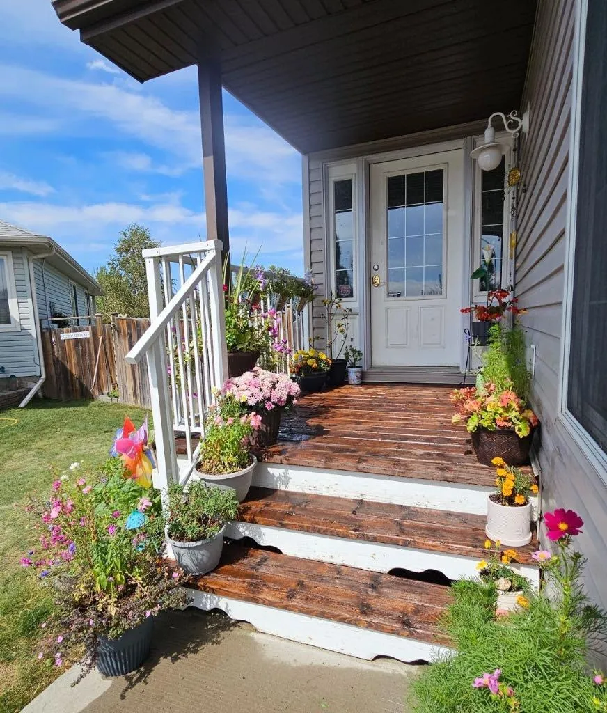 148 Hillcrest Boulevard Strathmore AB T1P 0A3