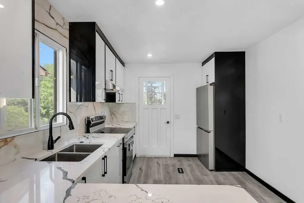 4108 13 Avenue NE Calgary AB T2A 3J8