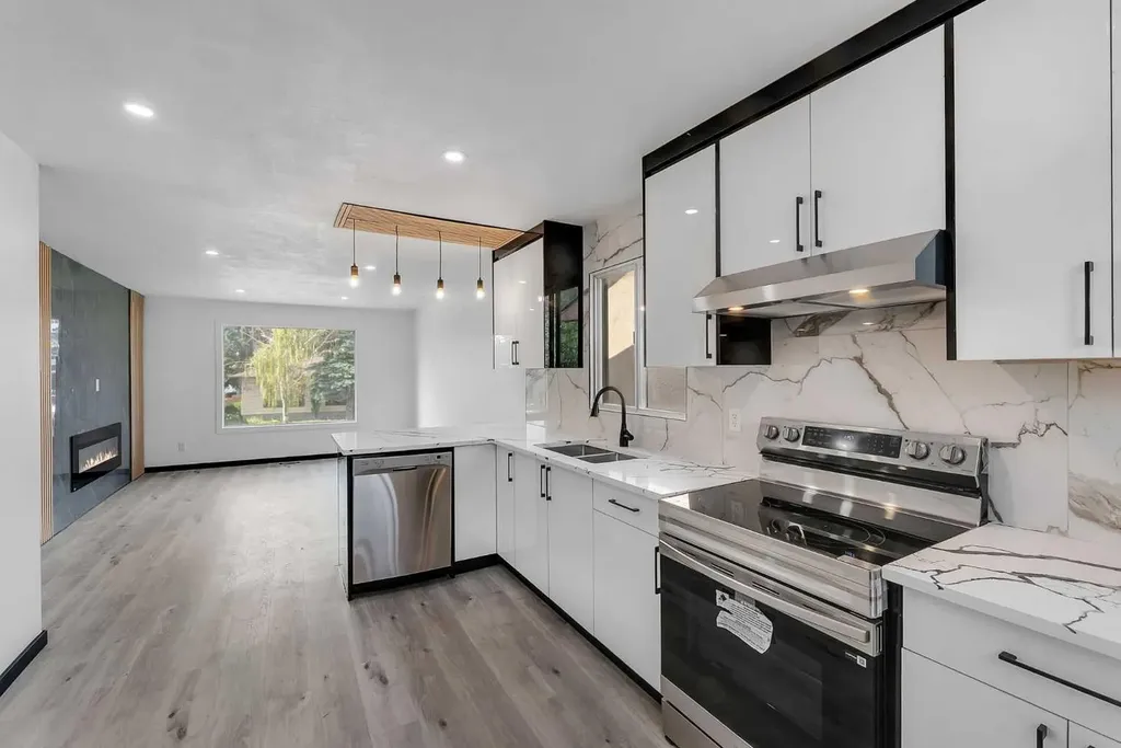 4108 13 Avenue NE Calgary AB T2A 3J8