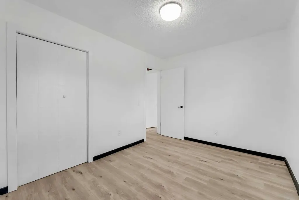4108 13 Avenue NE Calgary AB T2A 3J8