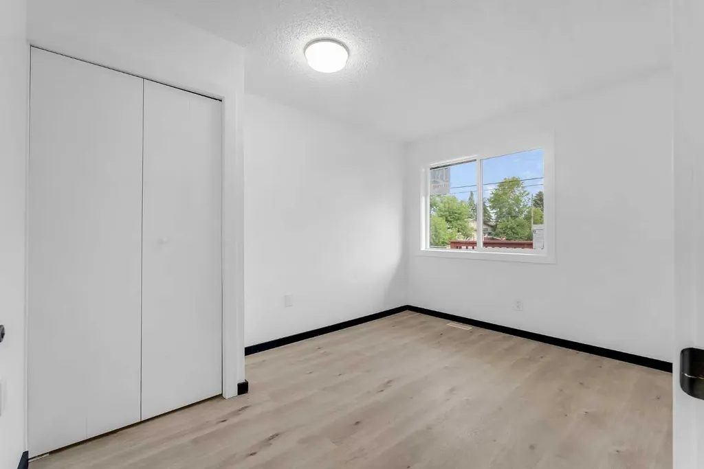 4108 13 Avenue NE Calgary AB T2A 3J8