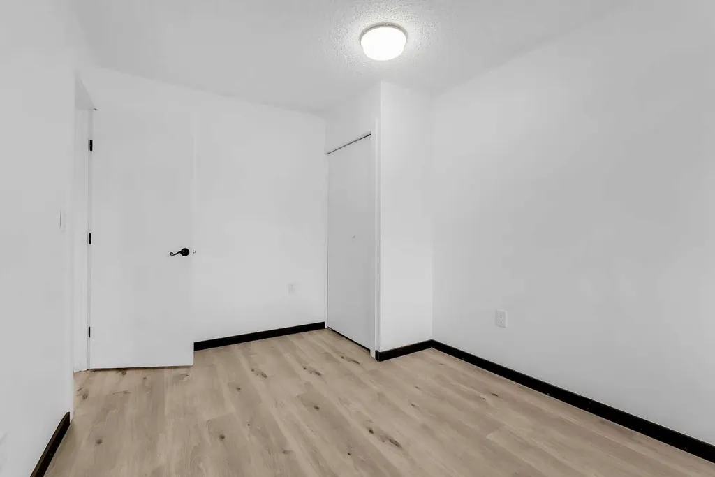 4108 13 Avenue NE Calgary AB T2A 3J8