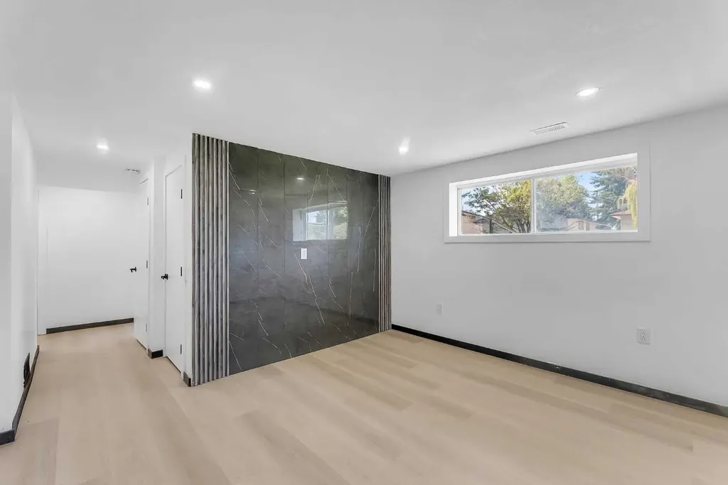 4108 13 Avenue NE Calgary AB T2A 3J8