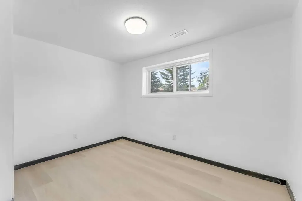 4108 13 Avenue NE Calgary AB T2A 3J8
