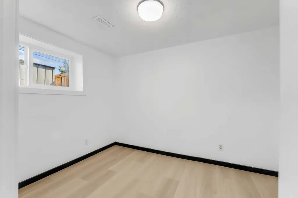 4108 13 Avenue NE Calgary AB T2A 3J8