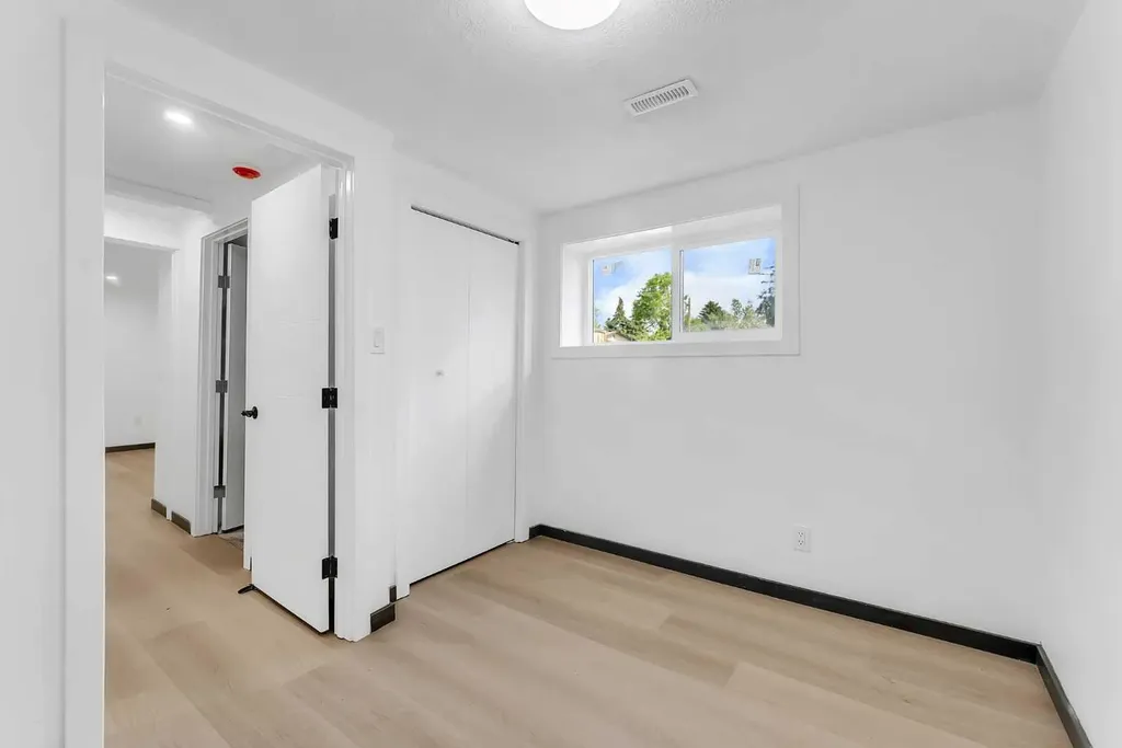 4108 13 Avenue NE Calgary AB T2A 3J8