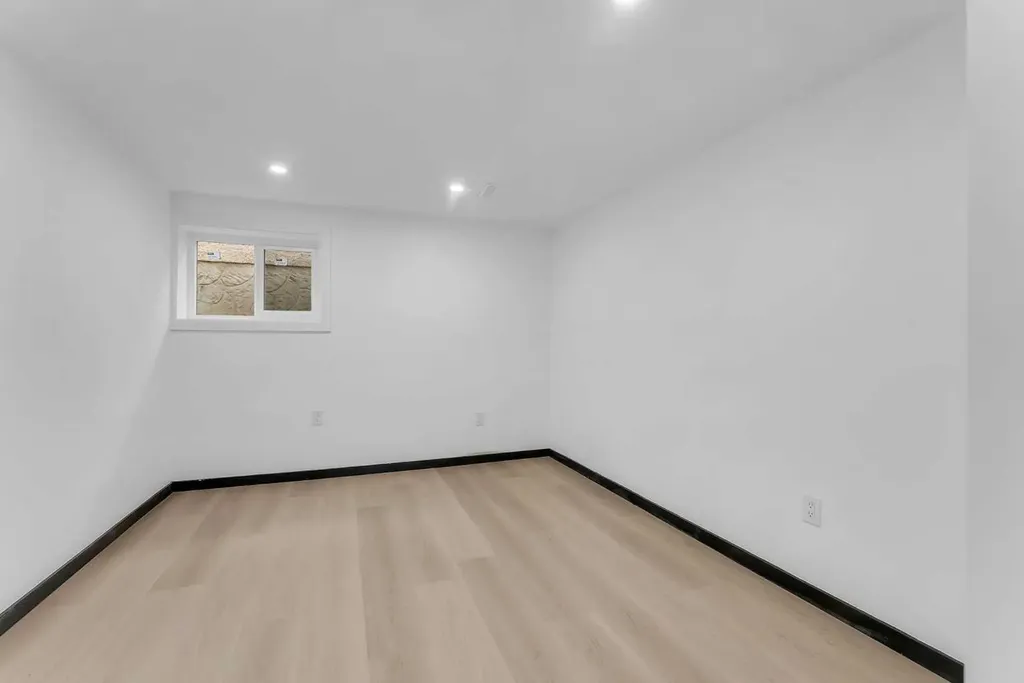 4108 13 Avenue NE Calgary AB T2A 3J8