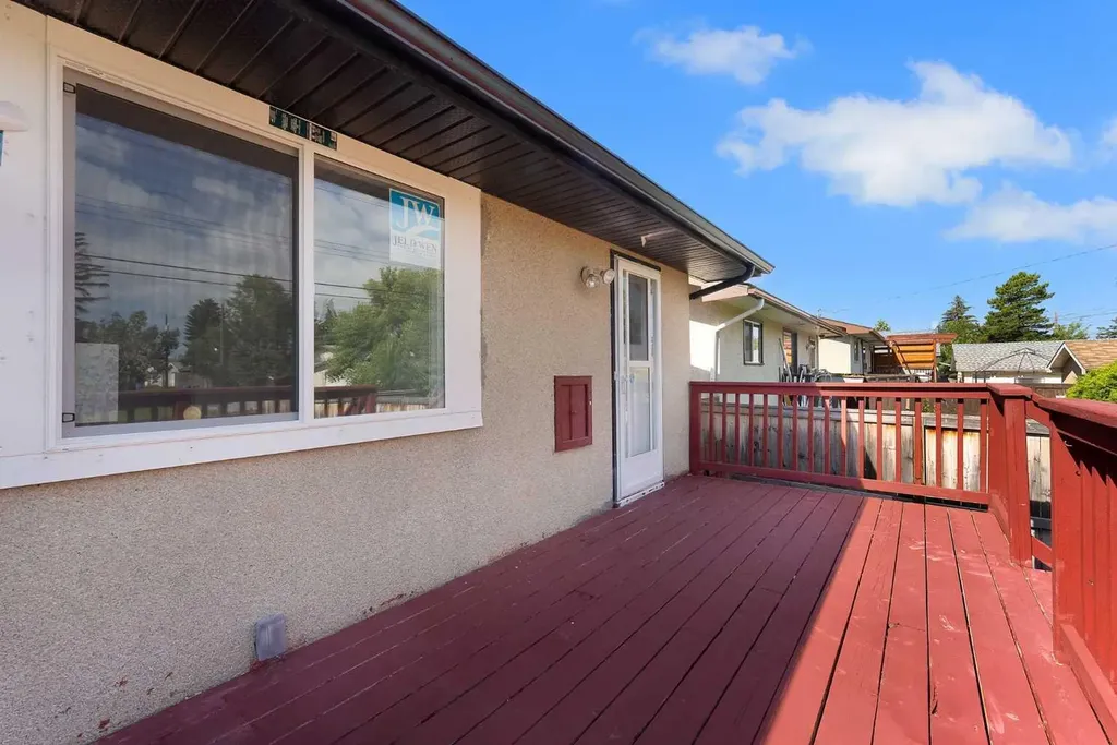 4108 13 Avenue NE Calgary AB T2A 3J8